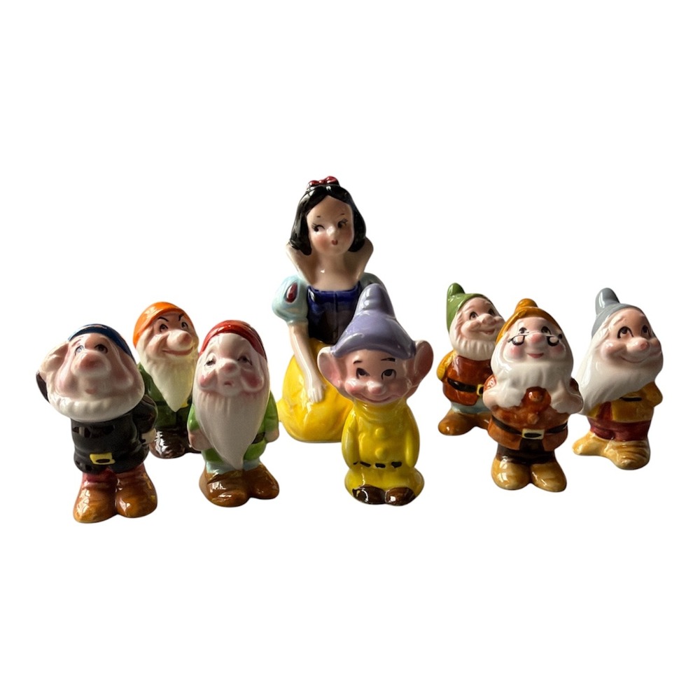Disney kneeling Snow White and Seven Dwarfs Ceramic Figurine Set Japan 8pc